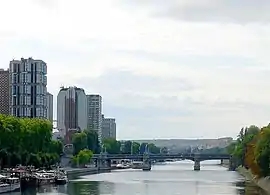 Pont Rouelle, partie entre le 15e (Front de Seine) et l'île aux Cygnes.