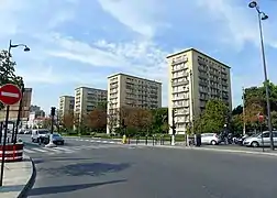 Le cours à proximité de la porte de Vincennes, partie du 20e arrondissement.