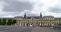 Sur le pont du Carrousel en direction du Louvre.