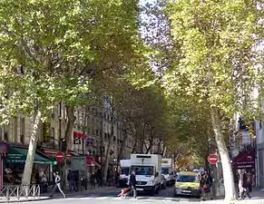 Rue de Crimée au carrefour avec l'avenue de Flandre et des allées Jacques-Brel.