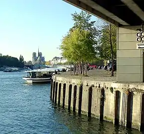 Port Henri-IV en 2011 vu depuis l'entrée du canal Saint-Martin.