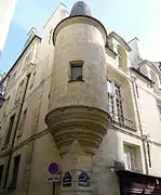 Poivrière de l'hôtel des abbés de Fécamp, à Paris.