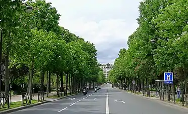 Partie de la chaussée bordée d'allées, au sein du jardin du Ranelagh.