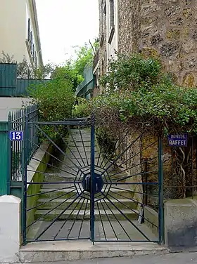 No 13 : entrée de l'impasse Raffet.