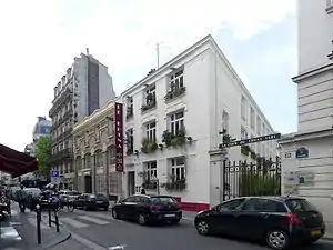 Rue de Charenton au niveau du no 48 (cour du Chêne-Vert).