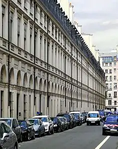 Vue de la rue de Valois.