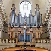 Orgue de tribune.