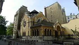 Rue vue en direction de l'avenue de Ségur ; au centre, la synagogue Chasseloup-Laubat.