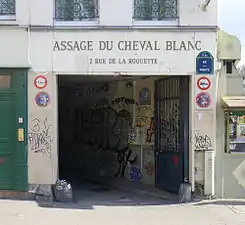 Entrée du passage du Cheval-Blanc.