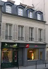 No 9 : boutiques dans une vieille maison.