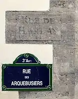 Voir la plaque.