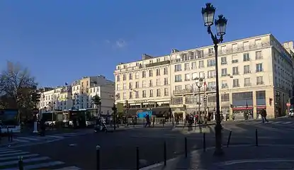 Le boulevard au niveau de la place Pigalle.