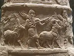 Détail du kudurru "inachevé" attribué au règne de Meli-Shipak : cortège de dieux musiciens et d'animaux, musée du Louvre.