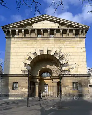 Pavillon nord de la barrière du Trône, près de la place de la Nation.