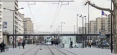 Terminus de la ligne T3b au cours de Vincennes en février 2013.