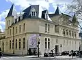 Le musée Rodin à l'angle de la rue de Varenne et du boulevard des Invalides.