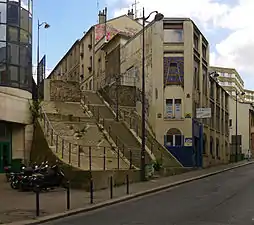 Rue de Crimée au niveau de la villa Albert-Robida, près de la place des Fêtes.