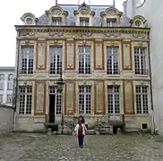 La façade principale sur cour