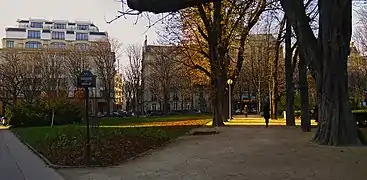 Vue générale depuis l'avenue du Général-Eisenhower.