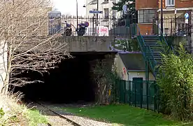 Pont de la rue Pouchet franchissant la ligne de Petite Ceinture.