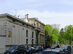 Files d'attente devant le musée Marmottan Monet.