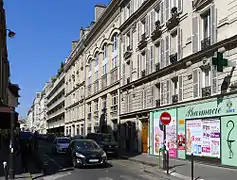 Rue vue depuis la rue des Trois-Bornes.