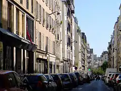 Rue vue depuis la rue de la Fontaine-au-Roi.