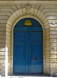 Porte d'entrée.