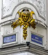 Mascaron à l'angle de la rue Montorgueil.