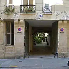 L'entrée du no 12.