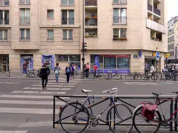 no 2 de la rue des Écoles.