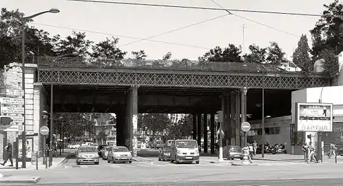 Le pont vu depuis le boulevard Victor.