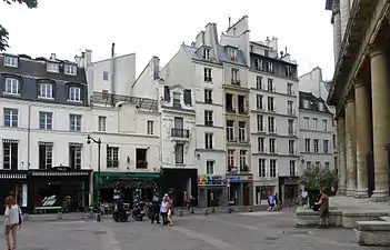 Maisons du XVIIe siècle, côté rue Coquillière.