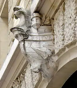 Détail du porche d'entrée.