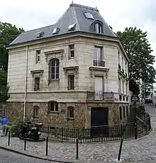 No 16 : site montmartrois de la Cité internationale des arts où se situait jadis un abreuvoir.