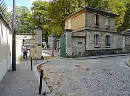 L'entrée du cimetière (porte du Repos).