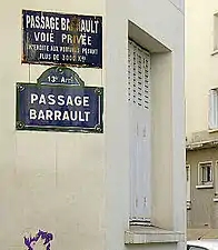 Plaques (actuelle et ancienne).