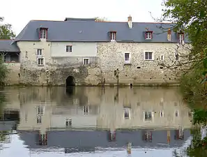 Moulin à eau sur la Suine (affluent de la Mayenne) au lieu-dit Sautré.