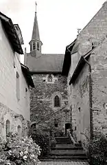 Vue ouest avec escalier d'accès.