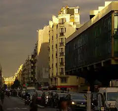 Rue Beaubourg à la tombée du jour.