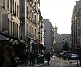 Rue vue en direction de la place de la Bastille.