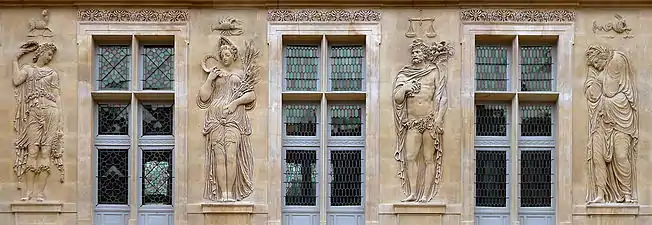 Les quatre Saisons de l’hôtel de Jacques de Ligneris, aujourd’hui Musée Carnavalet à Paris, réalisés par Jean Goujon ou de son atelier (1548 à 1550).