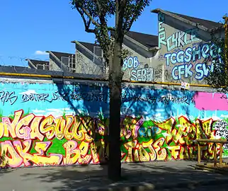 Street art dans la rue Ordener au niveau de la place Louis-Baillot en 2015.