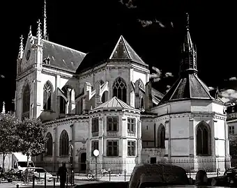 Chevet depuis l'angle des rues Saint-Luc et Saint-Mathieu