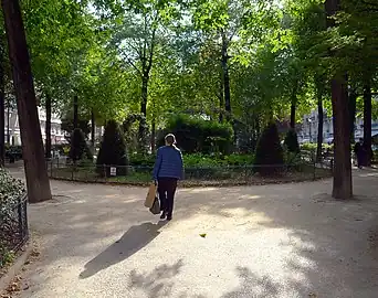 Entrée du square, du côté de la rue du Faubourg-Saint-Antoine.