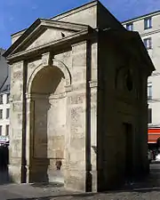 Fontaine de Montreuil, dite aussi de la Petite-Halle (nos 211-213).