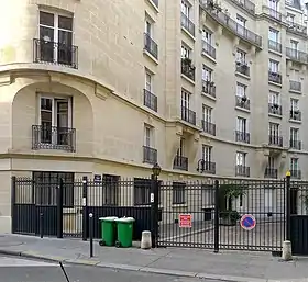 L'entrée de la villa rue Montcalm.