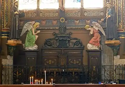 Chapelle du Calvaire, autel.