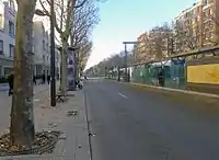 Le boulevard Brune, en novembre 2016, à hauteur de la station de tramway Didot.