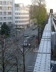 Le boulevard en contrebas de la ligne 6.